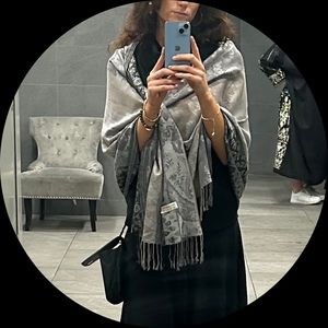 Meet your Posher, Deena